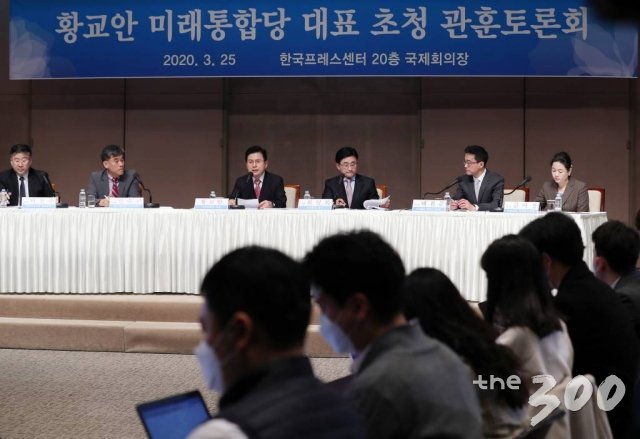 황교안 미래통합당 대표가 25일 오전 서울 중구 프레스센터에서 열린 관훈토론회에 참석해 모두발언을 하고 있다.