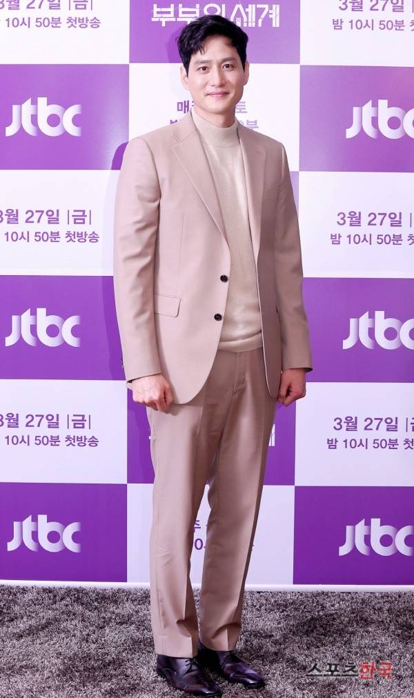JTBC 새 금토드라마 '부부의 세계' 제작발표회에 참석한 박해준. (사진제공=JTBC)
