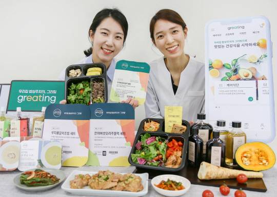 현대그린푸드는 구기자 간장 소스와 아보카도 오일 드레싱 등 자체 개발한 소스 71종으로 당분과 염분을 대체하면서도 시중 음식 맛을 유지한 ‘그리팅 케어식단’ 정기구독 서비스를 선보였다. 현대그린푸드 제공