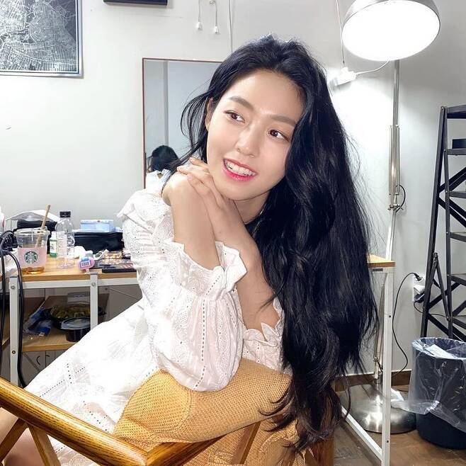 설현이 사진을 통해 근황을 알렸다.사진=설현 SNS