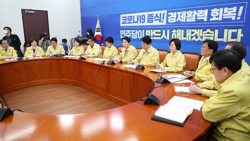 더불어민주당 이인영 코로나19국난극복위원회 총괄본부장이 31일 국회에서 열린 코로나19국난극복위 실행회의를 주재하고 있다. 뉴시스