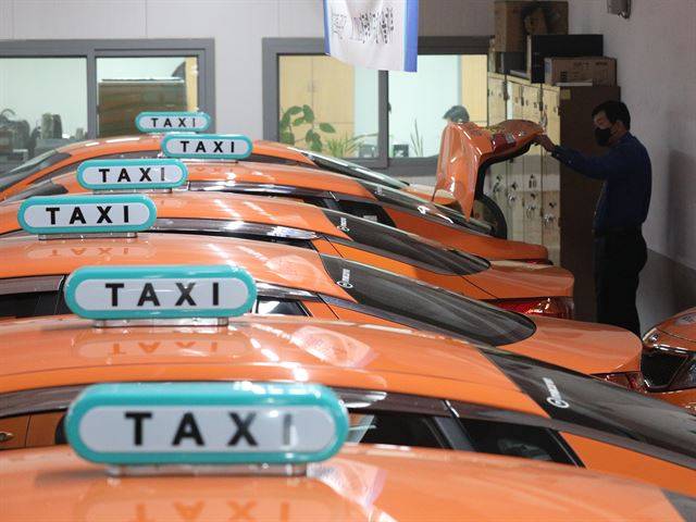 지난달 31일 오후 서울 금천구 OK택시에 신종 코로나바이러스 감염증(코로나19)의 여파로 택시들이 멈춰서 있다. 뉴스1