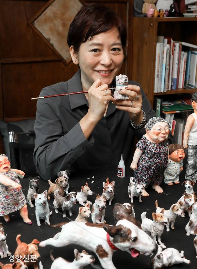 Writer Baek Heena, selected as the recipient of the Astrid Lindgren Memorial Award, referred to as the “Nobel Prize in children’s literature” on March 31. Lee Suck-woo