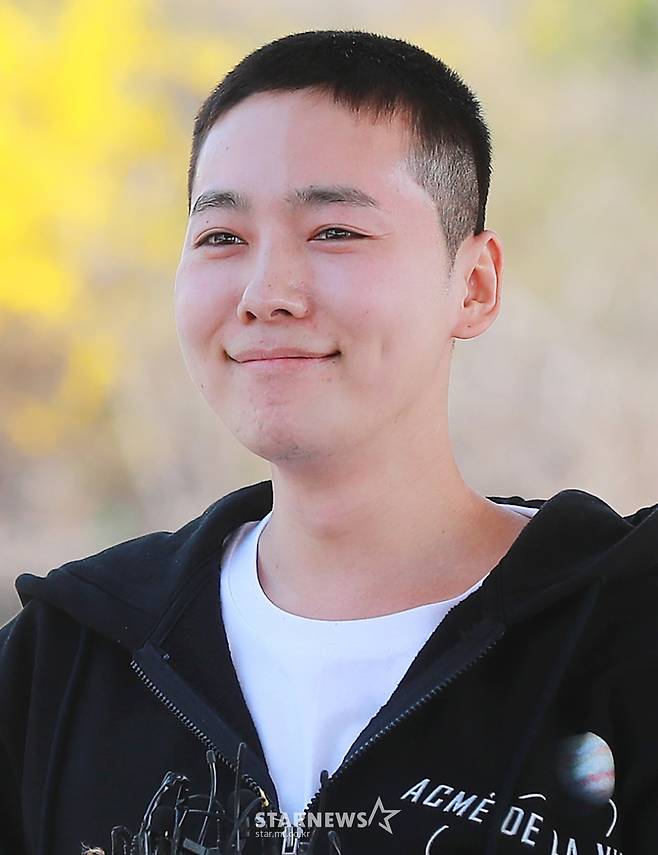 [★포토]훈련소 가는 김진우 '웃는건지 우는건지'