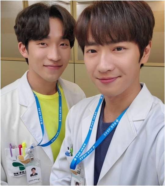 왼쪽부터 이상이 이상엽