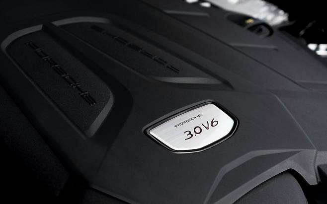 V형 6기통 3리터 터보차저 엔진