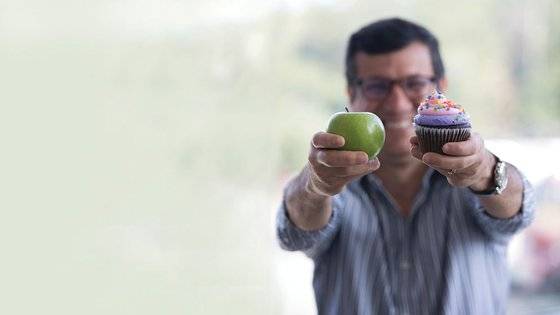 40~50대는 우리 몸이 살이 찌기 쉽고, 빠지기 어려운 신체적 변화가 일어나는 시기다. 이때는 초콜릿 케이크 보다는 사과를 선택하는 식단 조절과 유산소 운동을 해야만 젊은 시절과 똑같은 날씬한 몸매를 유지할 수 있다.  사진 잭슨랩