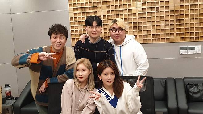 가장 최근 작업했던 '우주소녀'와. 늘 최선을 다하는 진정한 음악인이 되고자 한다.