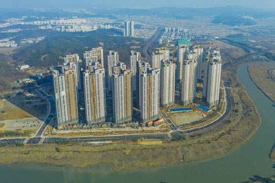 안산 아파트값 상승세가 심상치 않다. 사진은 입주가 진행 중인 안산 그랑시티자이 전경.<GS건설 제공>