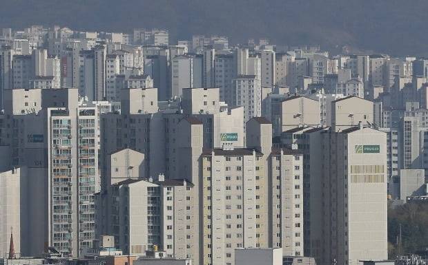 서울 및 경기도 주요도시 3월 거래량이 급격히 감소했다. 서울 송파구 아파트 전경.(사진=뉴스1)