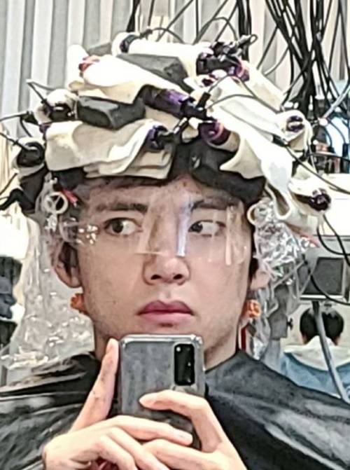 방탄소년단 뷔 뽀글머리 사진=방탄소년단 공식 SNS