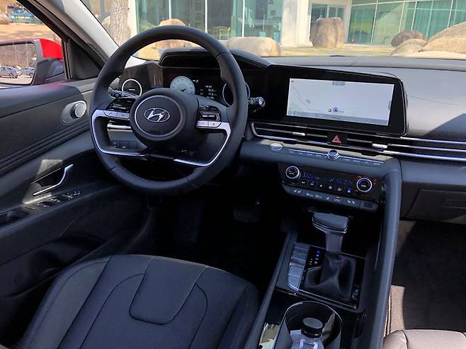 7세대 아반떼 실내. / 정치연 기자