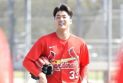김광현이 팀 훈련을 소화하고 미소를 보이고 있다. [사진=MLB]