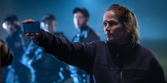 영국 BBC one 채널을 통해 지난해 방송되고 최근 왓챠플레이를 통해 서비스 되고 있는 6부작 SF블랙코미디 <이어즈 앤 이어즈>. BBC 홈페이지