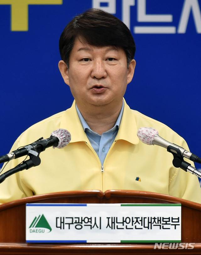 [대구=뉴시스] 이무열 기자 =대한민국시도지사협의회의 회장인 권영진 대구시장. 2020.04.07.lmy@newsis.com