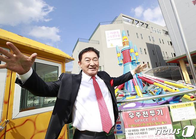 배우 임채무가 24일 오후 경기도 양주시 장흥면에 위치한 두리랜드에서 열린 뉴스1과의 인터뷰에 앞서 포즈를 취하고 있다.  2020.4.24/뉴스1 © News1 권현진 기자