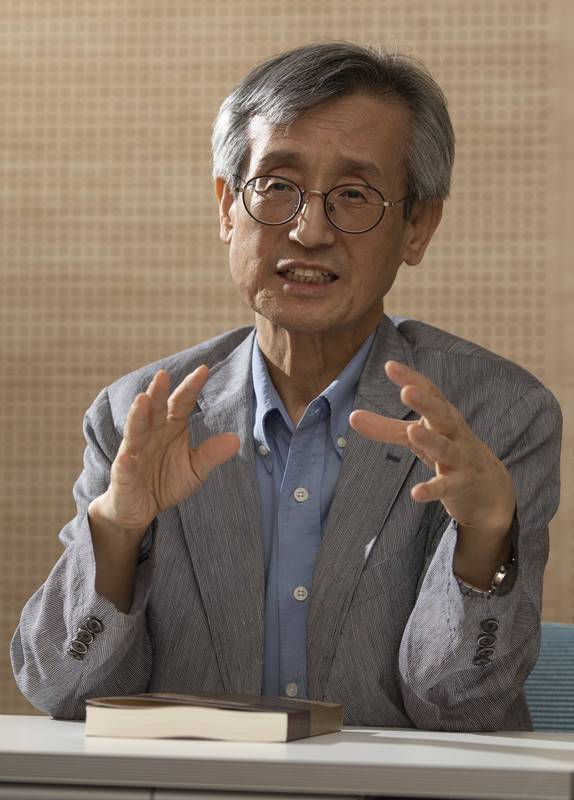 문학평론가 최원식 인하대 명예교수. <한겨레> 자료사진