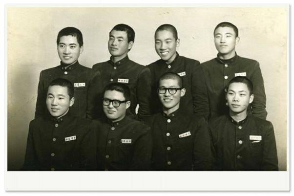 누가 이낙연일까? 광주제일고교 시절의 이낙연(둘째 줄 왼쪽에서 세 번째) 전 국무총리와 친구들. 삼인 제공