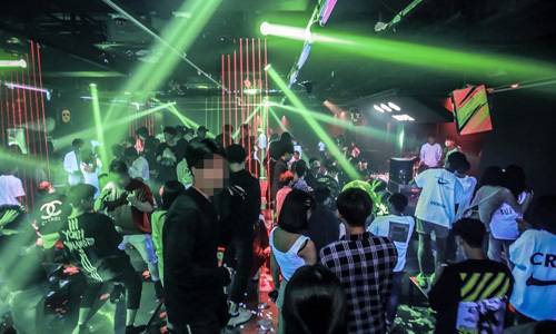 코로나19 대구 확진자(19)가 지난 18일 새벽 방문한 것으로 알려진 부산진구 서면 ‘클럽 바이브’ 내부 모습. 바이브 페이스북 캡처