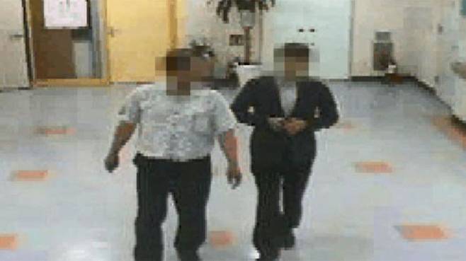 국정원직원이 병원에서 세월호 유족 사찰한 모습이 담긴 2014년 8월 서울시립동부병원 CCTV