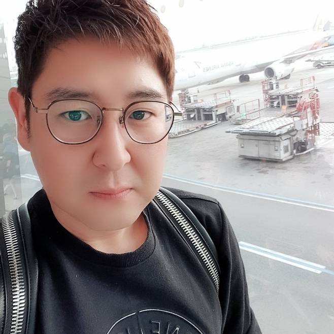 배우 겸 연출가 이정욱.