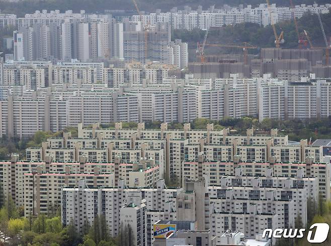 서울 강남구 아파트 단지의 모습. 2020.4.21/뉴스1 © News1 신웅수 기자