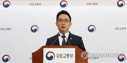 박선호 1차관 2022년까지 서울 도심에 7만호 부지 추가 확보 (세종=연합뉴스) 김주형 기자 = 박선호 국토교통부 1차관이 6일 오후 세종시 정부세종청사에서 '수도권 주택공급 기반 강화 방안' 발표를 하고 있다. 2020.5.6