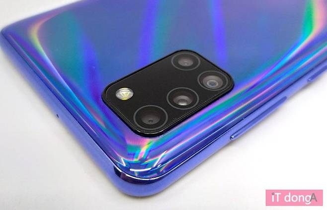 이른바 인덕션 디자인의 후면 카메라