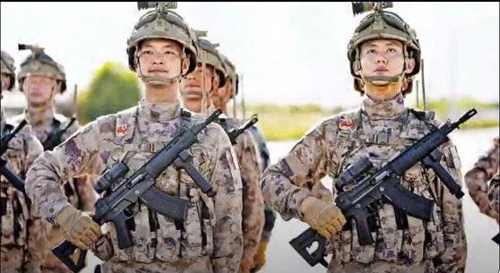 지난해 10월 1일 중국 열병식에서 QBZ-191을 들고 있는 인민해방군 육군 장병.