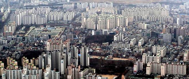 서울 송파구 롯데월드타워에서 바라본 강남의 아파트단지. 김기남 기자