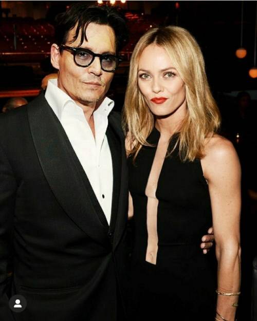 할리우드 배우 조니 뎁(왼쪽)과 바네사 파라디. 출처|바네사 파라디 팬 계정