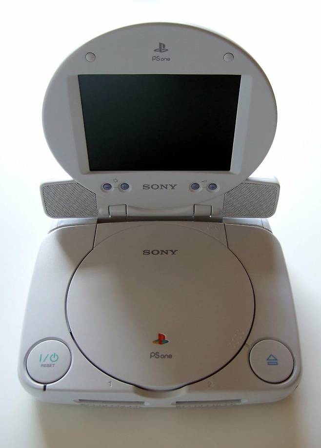 PS one에 안착한 전용 모니터