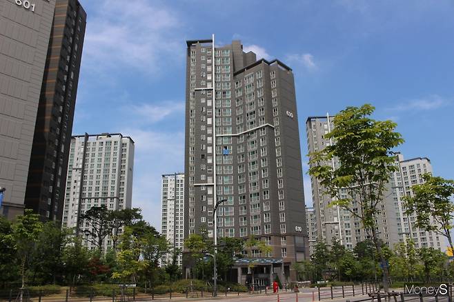 정부의 부동산시장 규제로 ‘수도권·비규제지역·대단지’를 일컫는 ‘수비대’가 주목된다. 사진은 수도권의 한 아파트 단지. /사진=김창성 기자