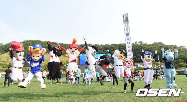 [OSEN=울산, 최규한 기자] 2018 KBO 퓨처스 올스타전에서 10개구단 마스코트들이 포즈를 취하고 있다. /dreamer@osen.co.kr