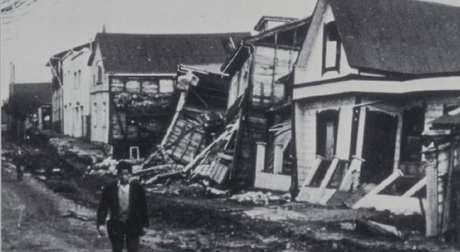 칠레는 ‘불의 고리’로 불리는 환태평양 지진대 위에 있어 지진이 자주 일어난다. 1960년 칠레 대지진이 만든 해일은 하루가 채 지나기 전에 태평양 전 지역으로 퍼지면서 큰피해를 입혔다. NOAA/USGS 제공