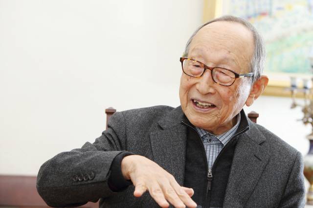 올해 백번째 생일을 맞은 김형석 연세대 철학과 명예교수./연합뉴스