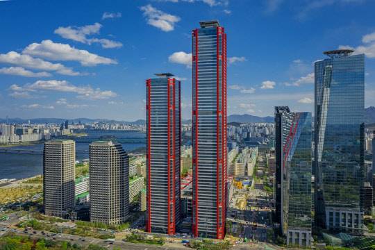 포스코건설이 짓는 여의도 파크원이 여의도 일대 랜드마크 지형을 바꿀 전망이다. 여의도 파크원 전경. 



포스코건설 제공