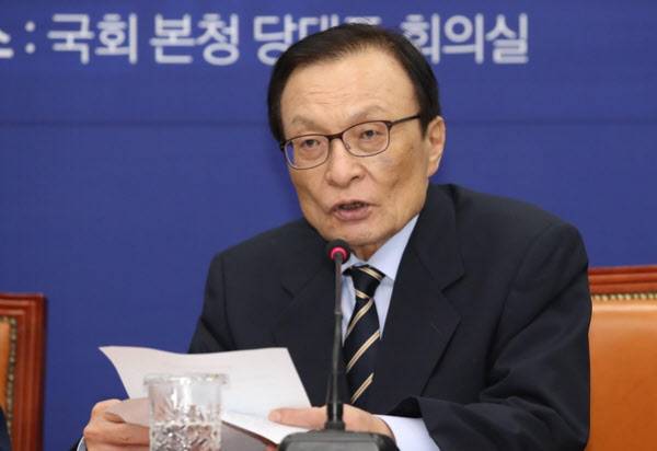 더불어민주당 이해찬 대표가 지난 13일 오전 서울 여의도 국회에서 열린 당 최고위원회의에서 발언하고 있다./연합뉴스