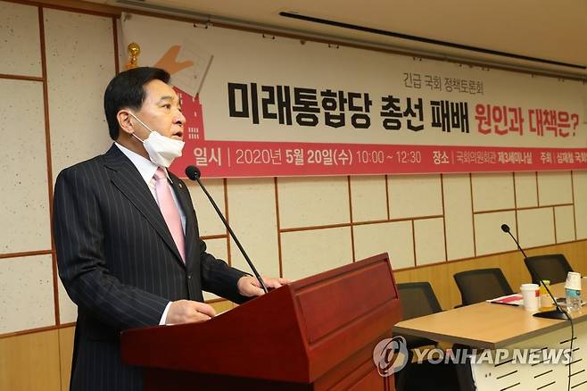 '총선 패배 원인과 대책' 세미나에서 인사말 하는 심재철 (서울=연합뉴스) 하사헌 기자 = 미래통합당 심재철 전 원내대표가 20일 오전 서울 여의도 국회 의원회관에서 열린 '미래통합당 총선 패배 원인과 대책은?' 세미나에서 인사말을 하고 있다. 2020.5.20 toadboy@yna.co.kr