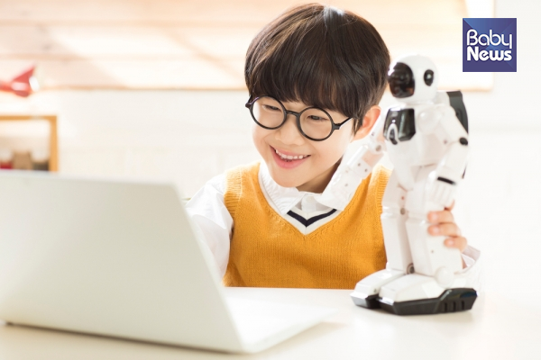 단계별 지시와 적절한 보상, 규칙적인 일과가 핵심입니다. ⓒ베이비뉴스