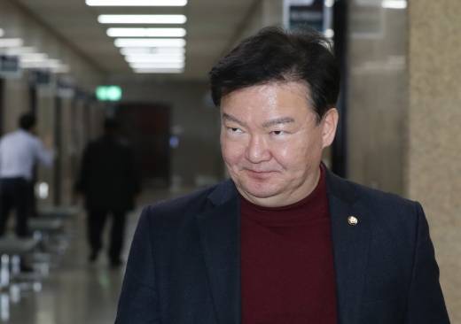 4·15 총선 무효를 주장하는 민경욱 미래통합당 의원이 21일 "부정선거를 획책한 프로그래머가 자기만 아는 표식을 무수한 숫자들의 조합에 흩뿌려 놨다"며 'FOLLOW_THE_PARTY'라는 구호가 나왔다고 주장했다. /사진=뉴시스