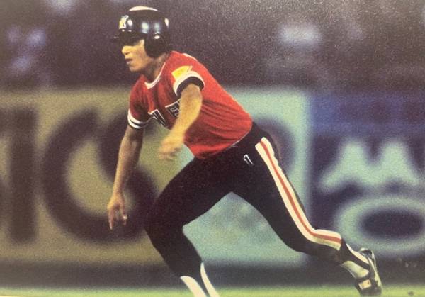 도루를 시도하고 있는 김일권. KIA 타이거즈 제공