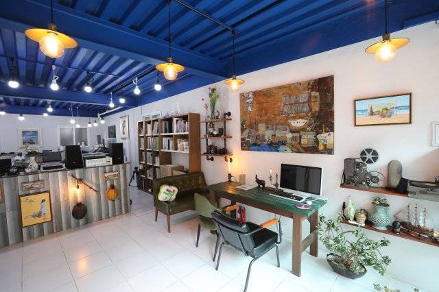 출판인쇄업을 하는 광고기획 사무실이 호텔의 비지니스룸이다. 팩스,컴퓨터, 프린트 등을 이용할 수 있다.