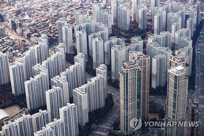 서울 송파구 잠실 롯데월드타워에서 바라본 인근 아파트 단지 [연합뉴스 자료사진]
