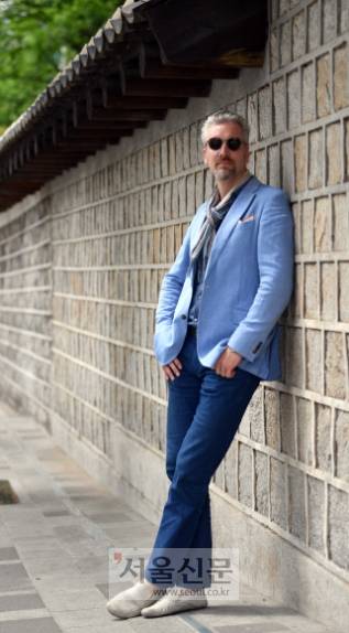 안톤 숄츠 기자