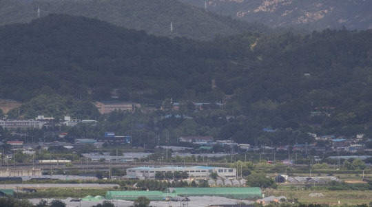 정부의 3기 신도시 발표와 고양선 신설 계획 호재로 고양시 덕양구가 일산 아파트값을 추월했다는 분석이 나왔다. 사진은 경기도 고양시 행주산성에서 바라본 3기 신도시 창릉 지구 일대의 모습.<연합뉴스>