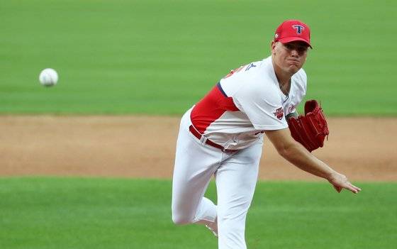 4일 광주 롯데전에서 투구하는 KIA 투수 브룩스. [연합뉴스]