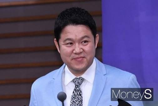 김구라 여자친구가 김구라에 7첩 반상을 차려준 일화가 소개되면서 화제다. /사진=장동규 기자