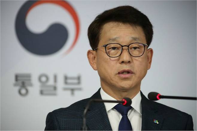 여상기 통일부 대변인이 4일 오전 정부서울청사 브리핑실에서 대북전단과 관련한 브리핑을 하고 있다. (사진=연합뉴스)