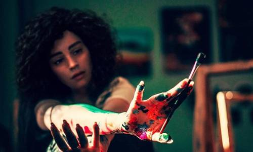 ‘가상 인간’ 조 드비르는 ‘미술과 디자인을 전공하는 환경주의자’라는 콘셉트로 지난해 인스타그램 활동을 시작했다. 코로나19로 힘들어하는 ‘사람 친구들’을 위해 마스크 착용에 동참했다. 조 드비르 인스타그램